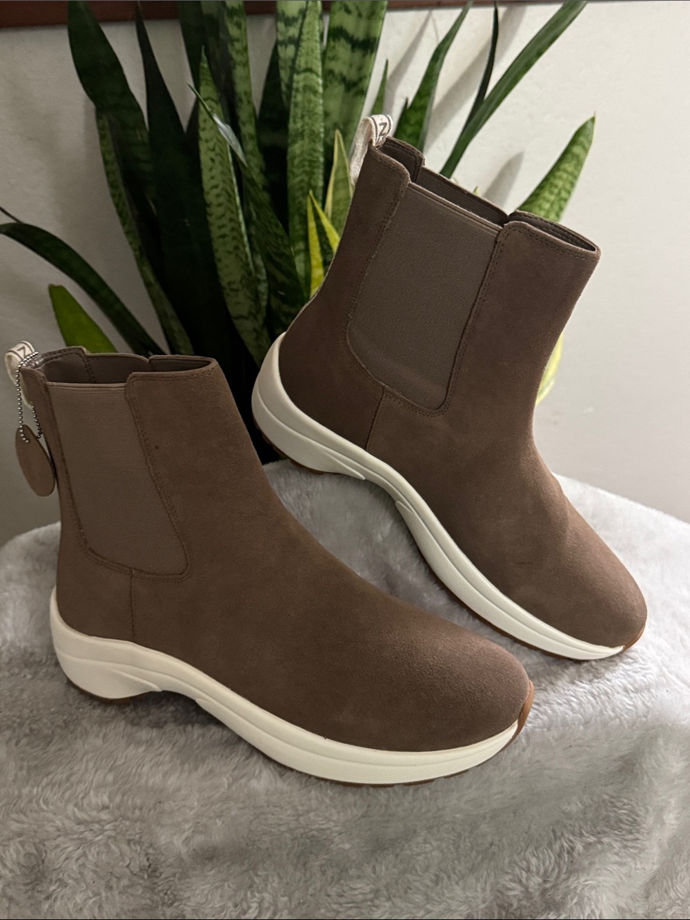 Ralph Lauren Rylee Gray/Brown Suede Chelsea Slip-On Boots - Size 9.5